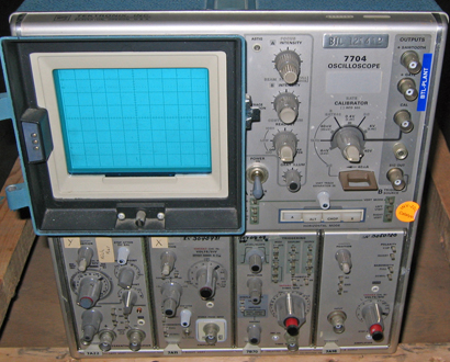 TEKTRONIX 7704